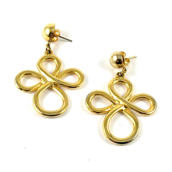 Jewelry - Pretty Vintage Gold Tone Earrings